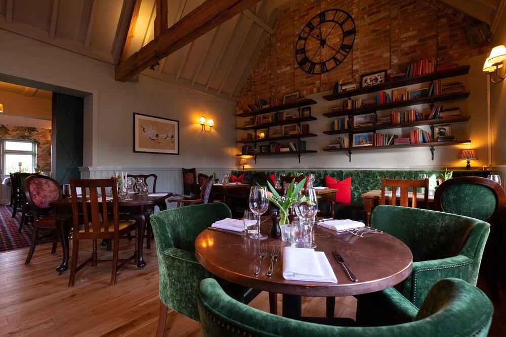 Отель The Carnarvon Arms Ньюбери Экстерьер фото