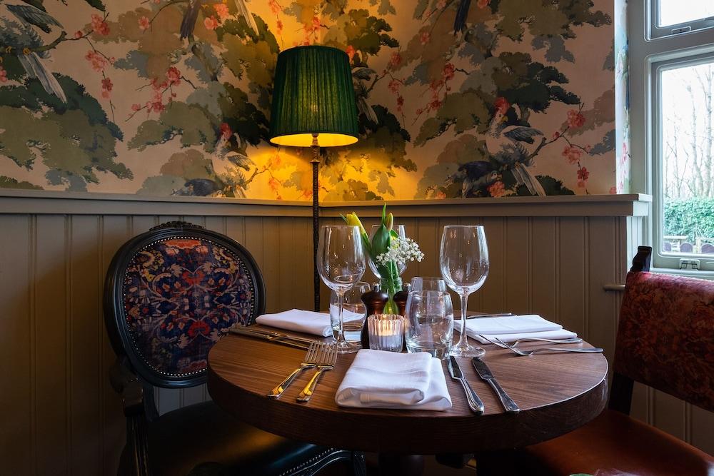 Отель The Carnarvon Arms Ньюбери Экстерьер фото