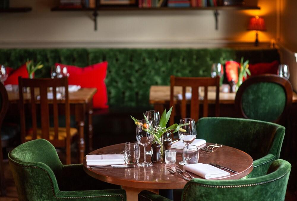 Отель The Carnarvon Arms Ньюбери Экстерьер фото