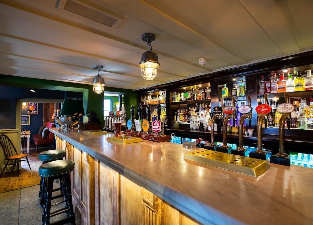 Отель The Carnarvon Arms Ньюбери Экстерьер фото