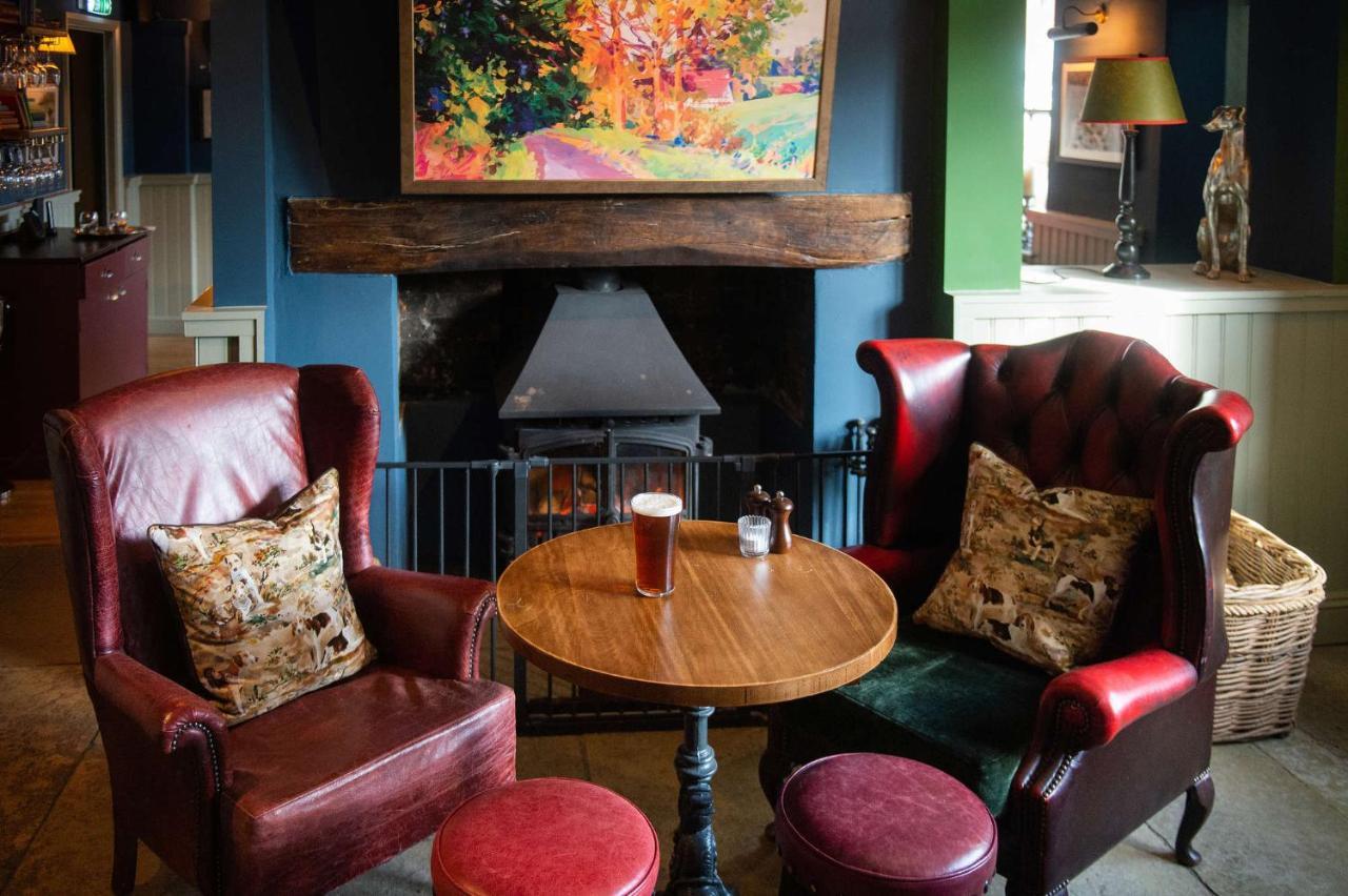 Отель The Carnarvon Arms Ньюбери Экстерьер фото