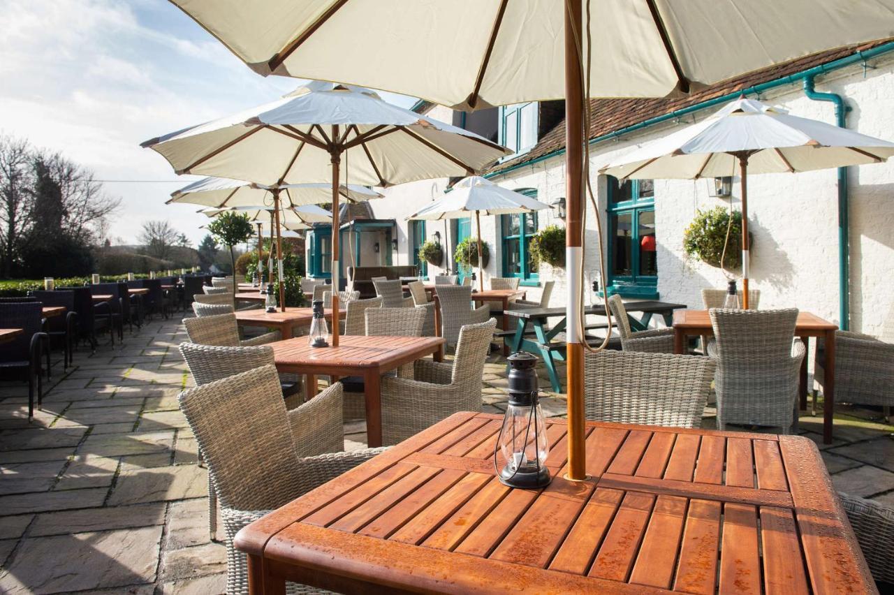 Отель The Carnarvon Arms Ньюбери Экстерьер фото
