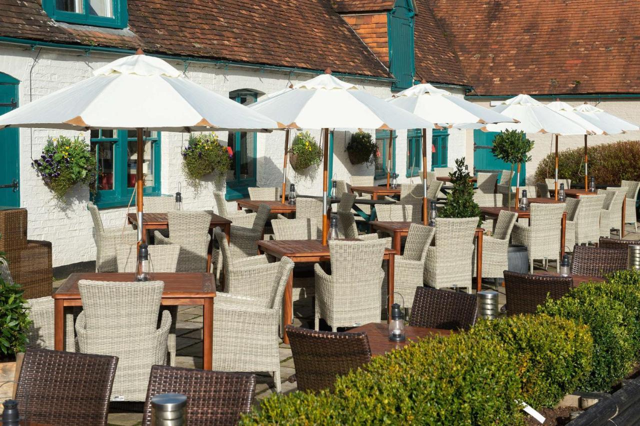 Отель The Carnarvon Arms Ньюбери Экстерьер фото